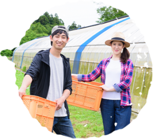 若い農家夫婦
